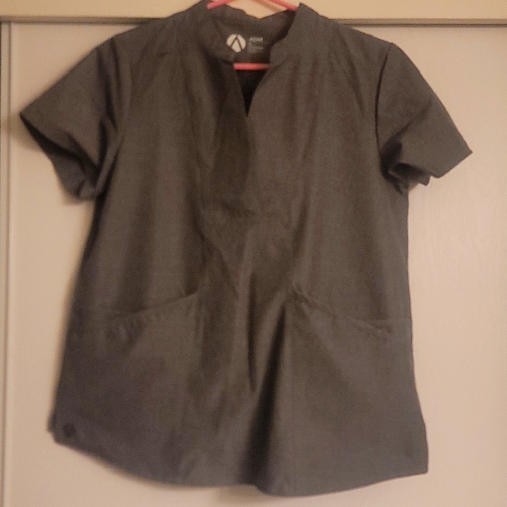 Nwot gray scrub top